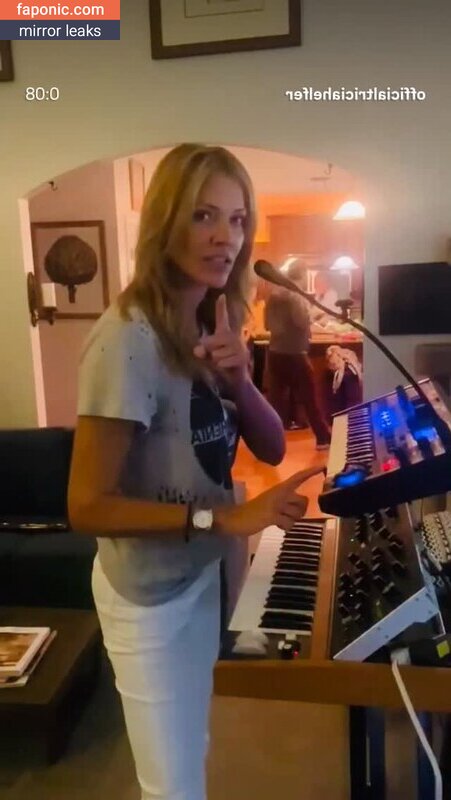 Tricia Helfer, officialtriciahelfer Nackt-Leaks  Foto #5