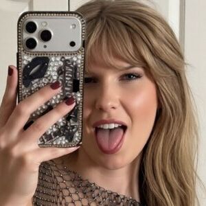 Ashley Leechin Itsjustblondie