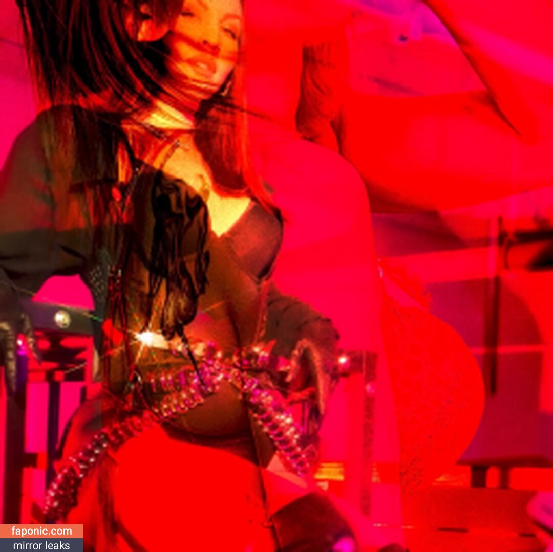 Neena De Ville